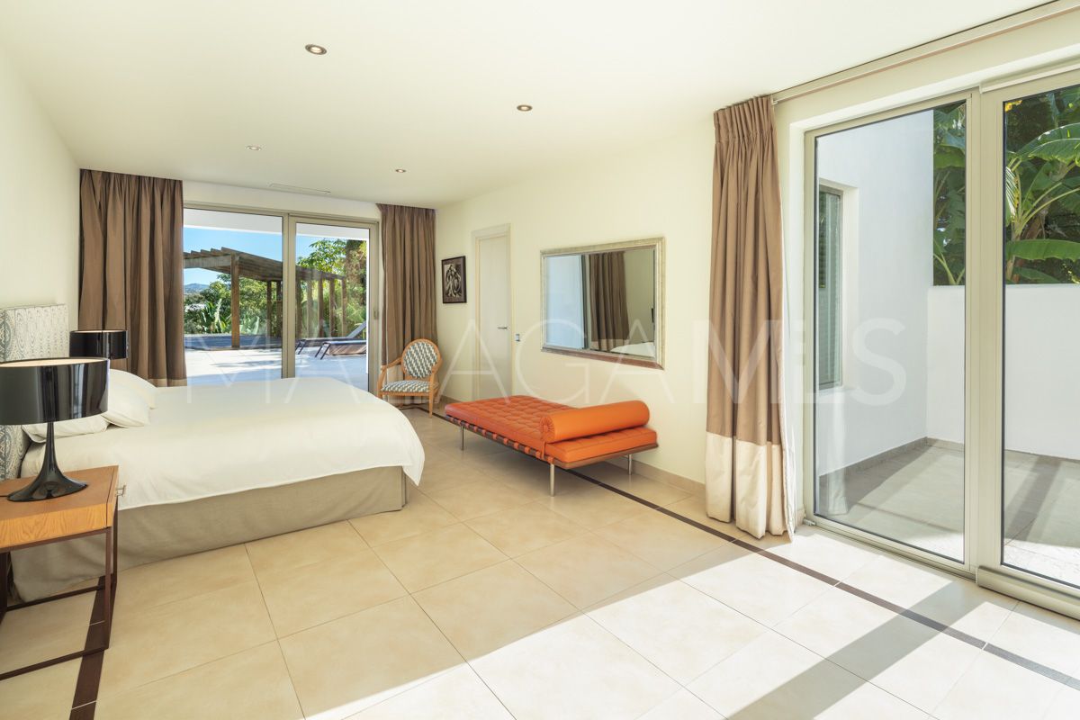 Villa for sale in Nueva Andalucia