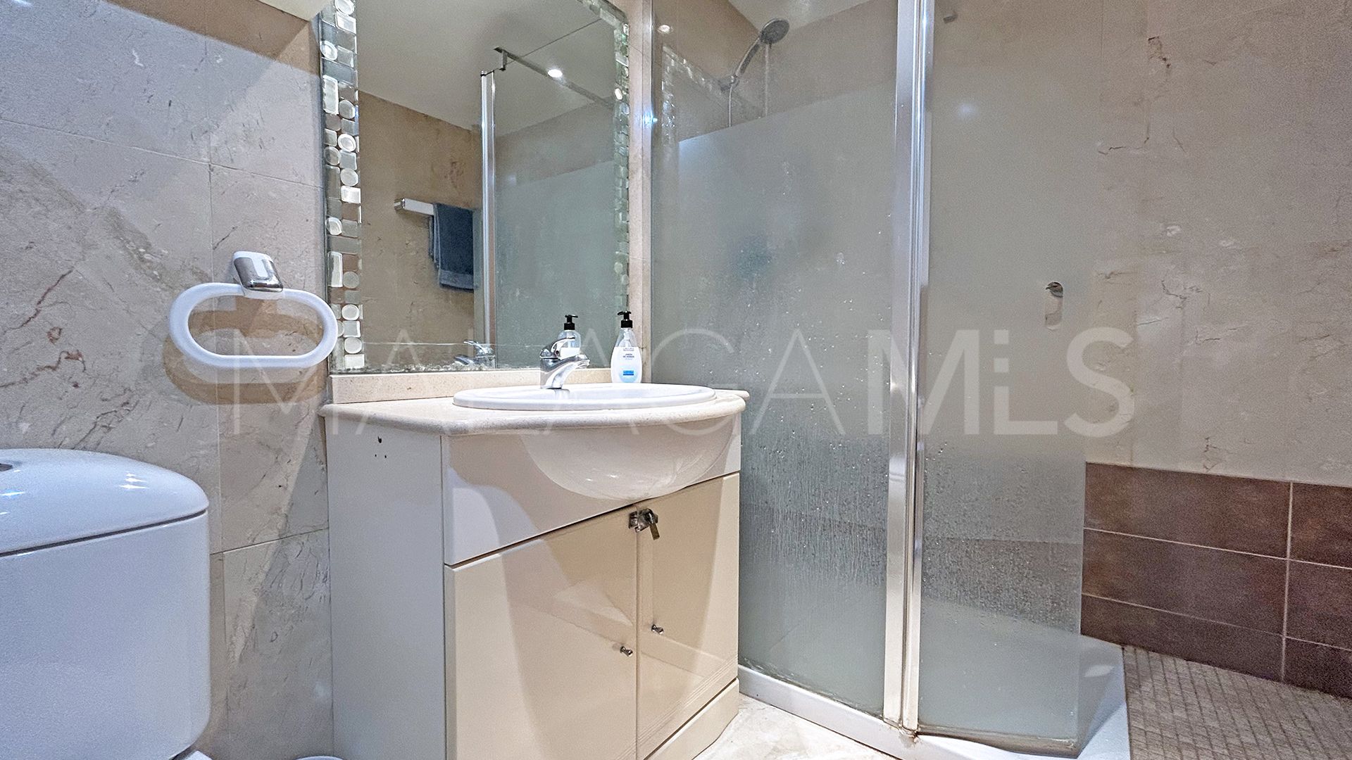 For sale apartment with 2 bedrooms in Campos de Guadalmina