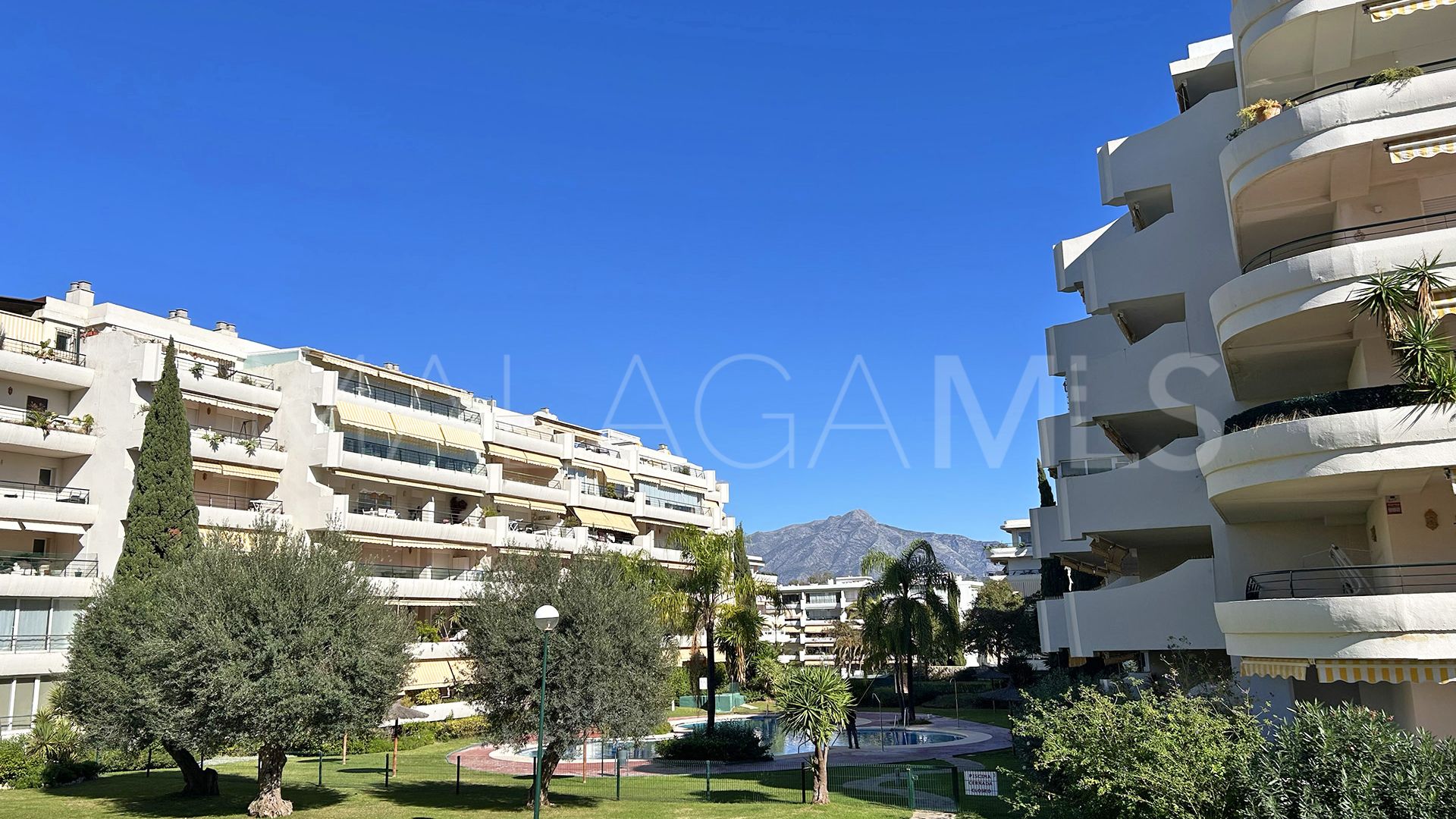 For sale apartment with 2 bedrooms in Campos de Guadalmina