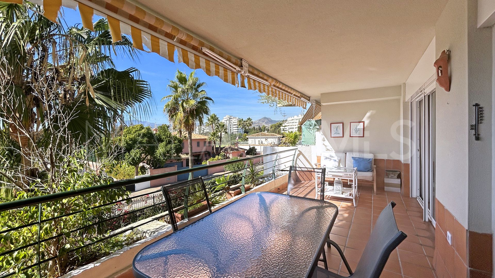 For sale apartment with 2 bedrooms in Campos de Guadalmina