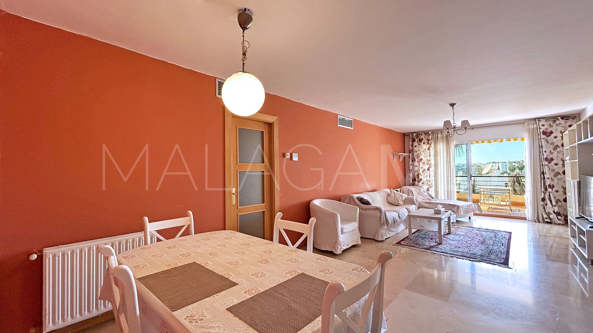 For sale apartment with 2 bedrooms in Campos de Guadalmina