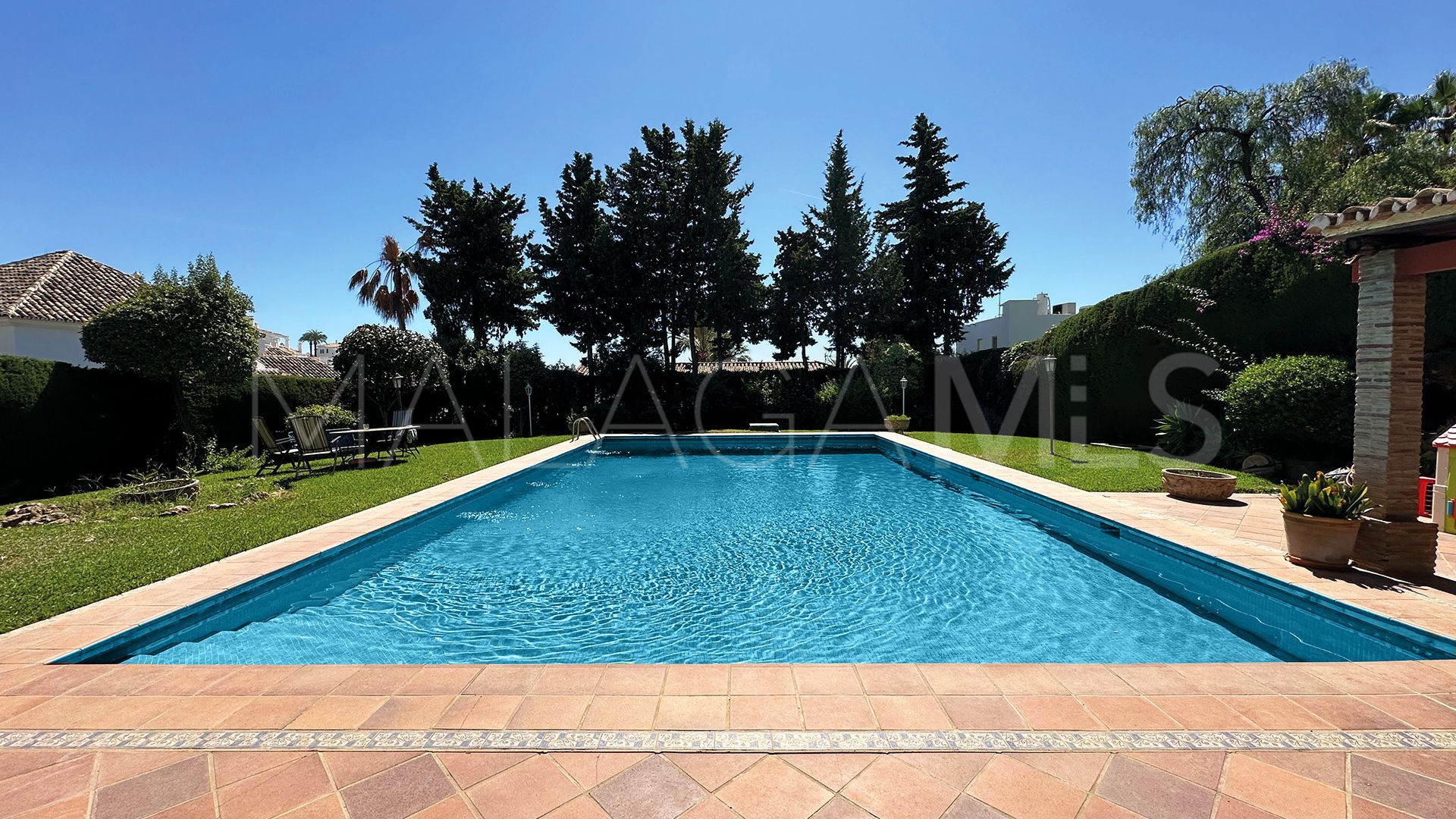 Villa for sale in Nueva Andalucia