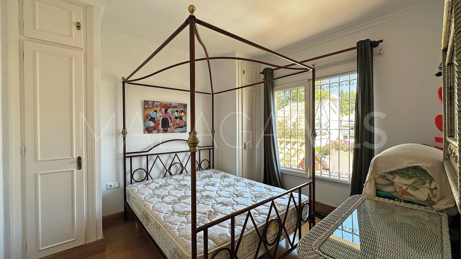 Villa for sale in Nueva Andalucia