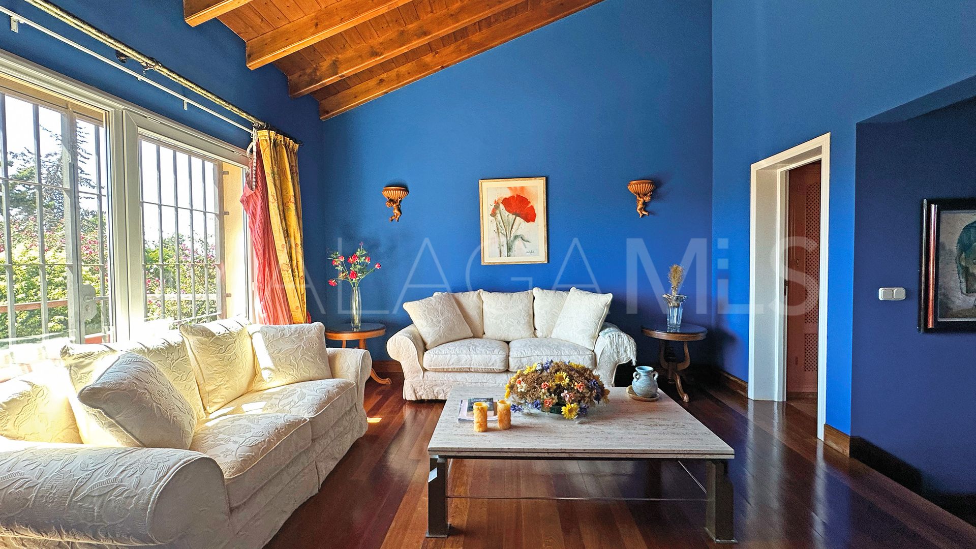 Villa for sale in Nueva Andalucia