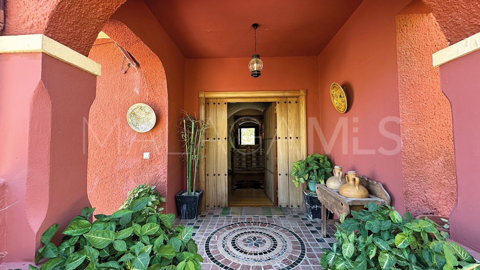 Villa for sale in Nueva Andalucia