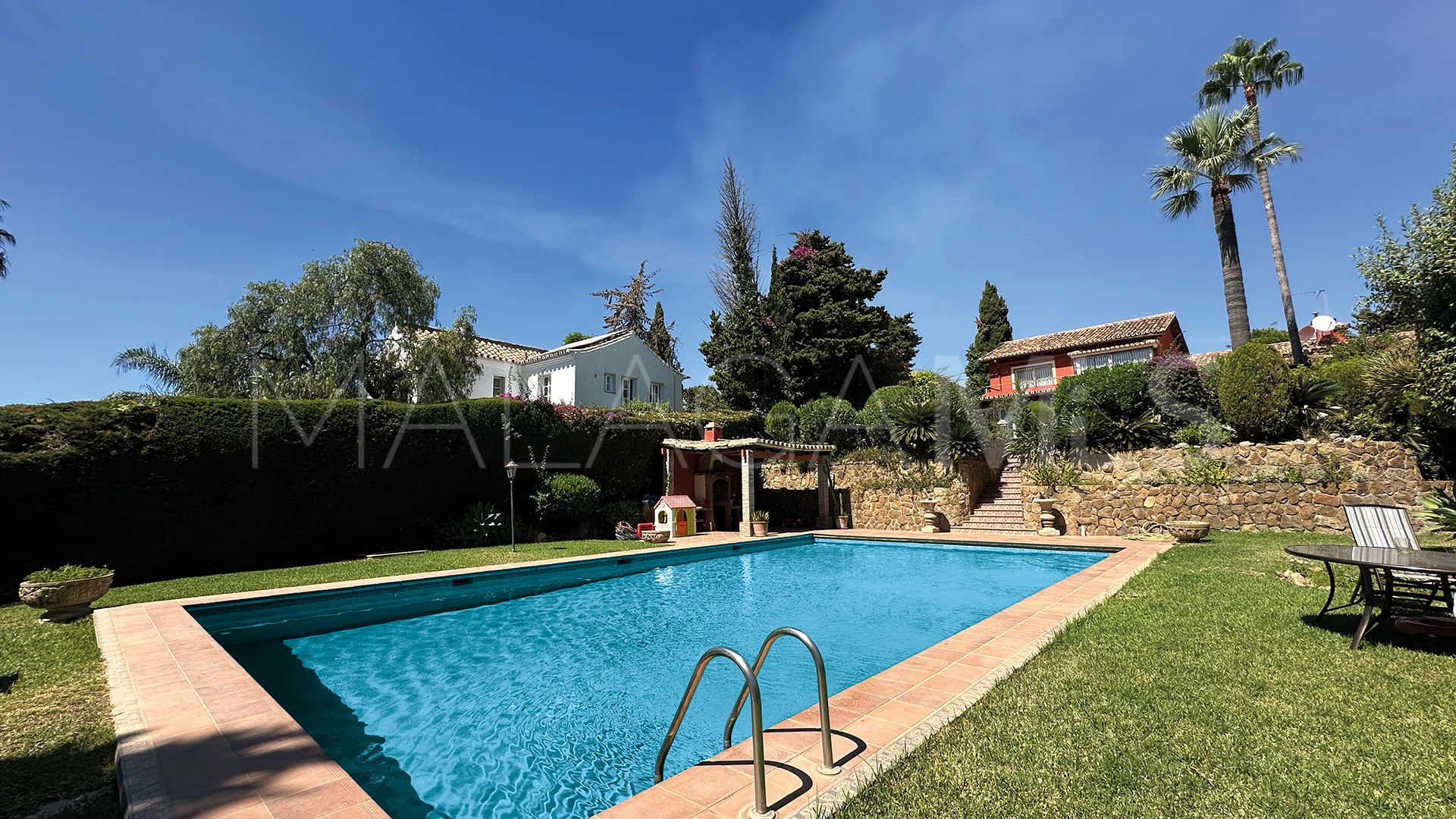 Villa for sale in Nueva Andalucia