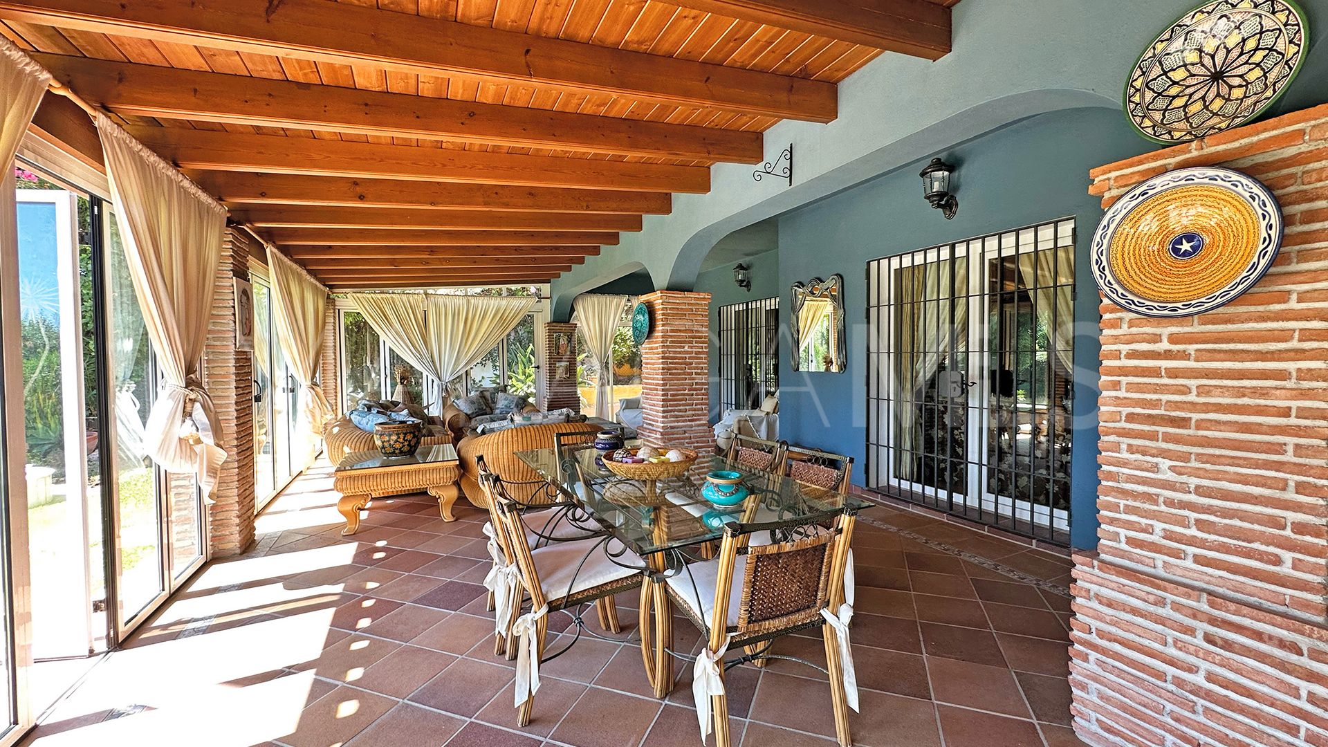 Villa for sale in Nueva Andalucia