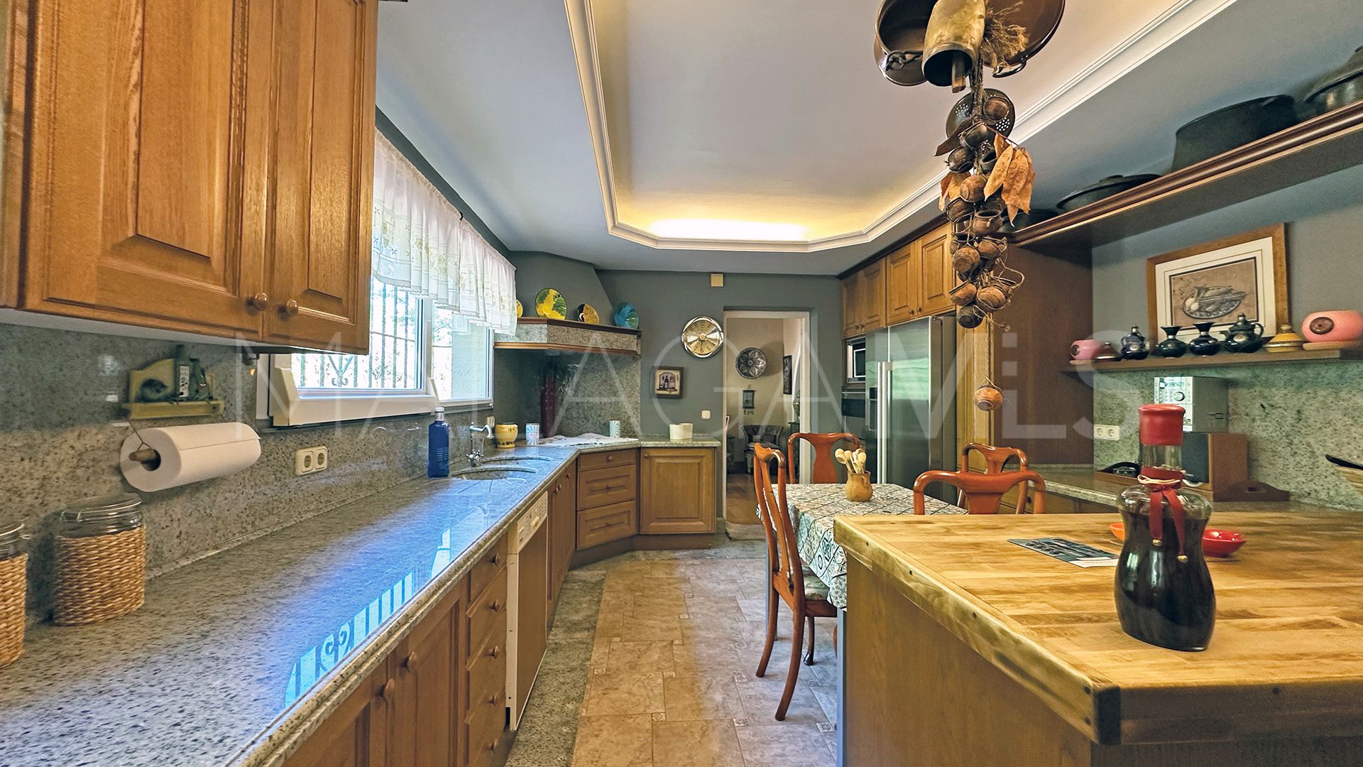 Villa for sale in Nueva Andalucia