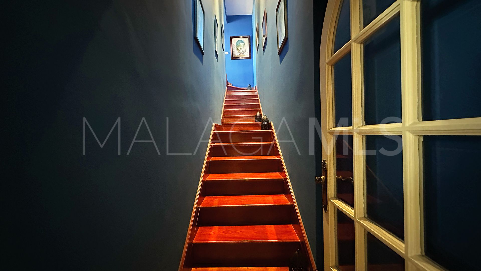 Villa for sale in Nueva Andalucia