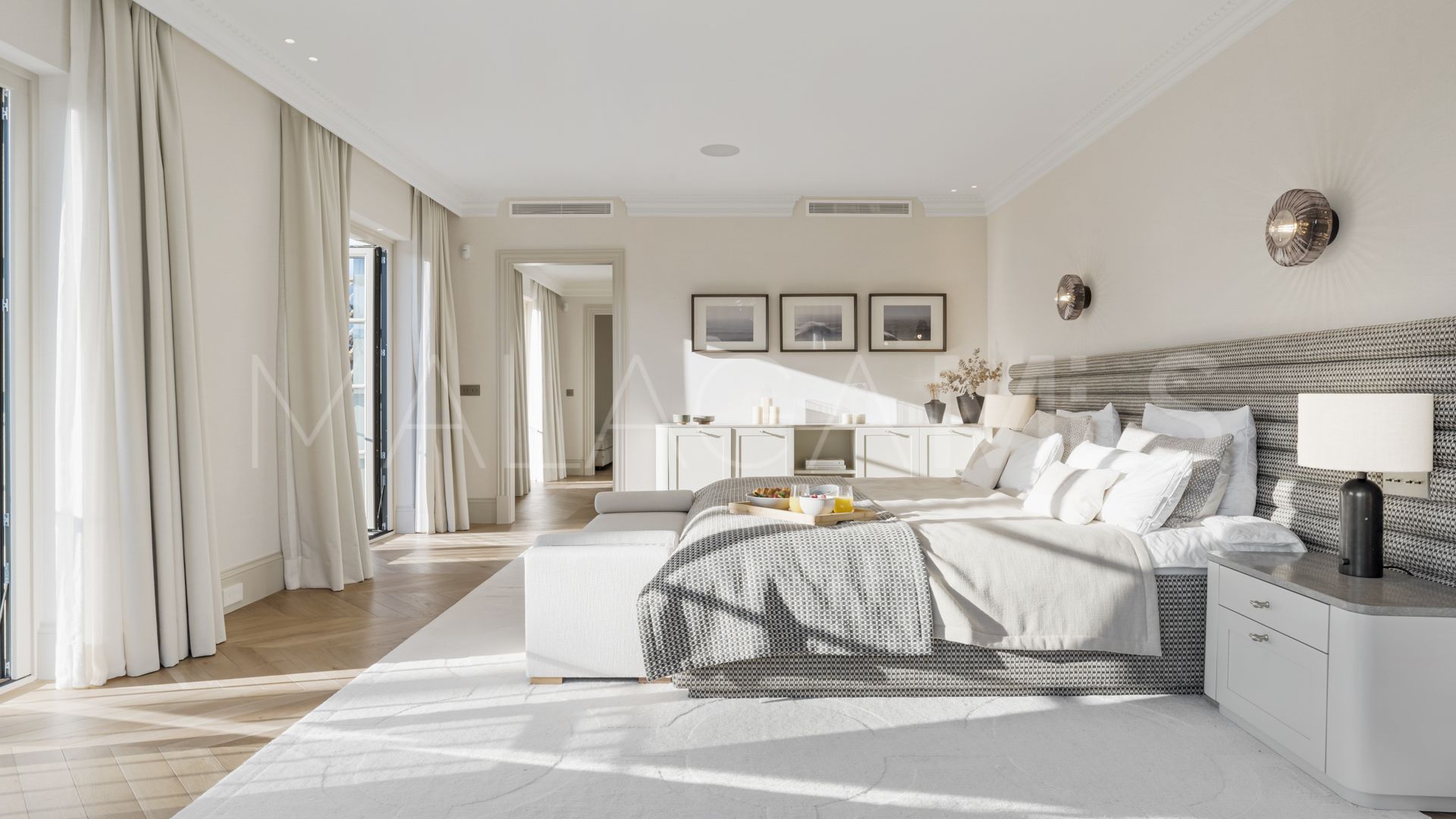 Villa for sale in Nueva Andalucia