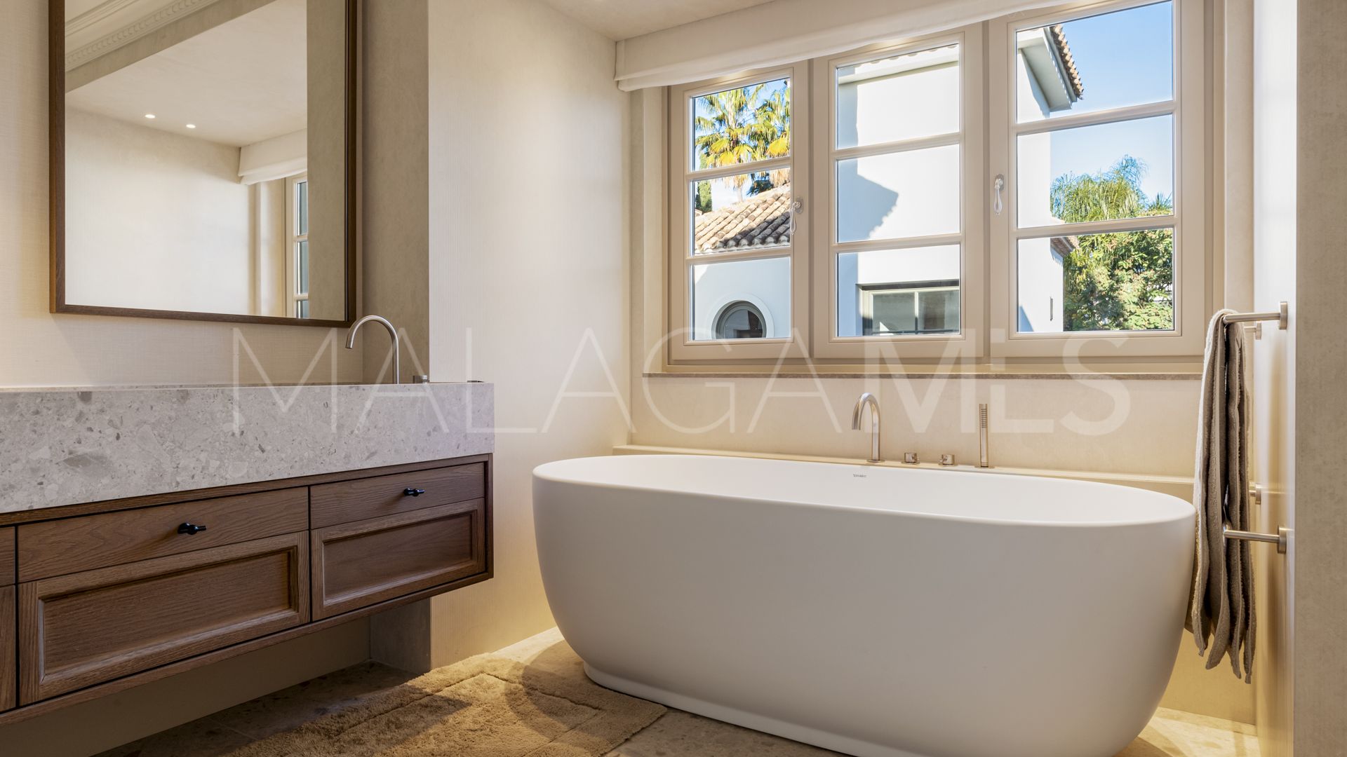 Villa for sale in Nueva Andalucia