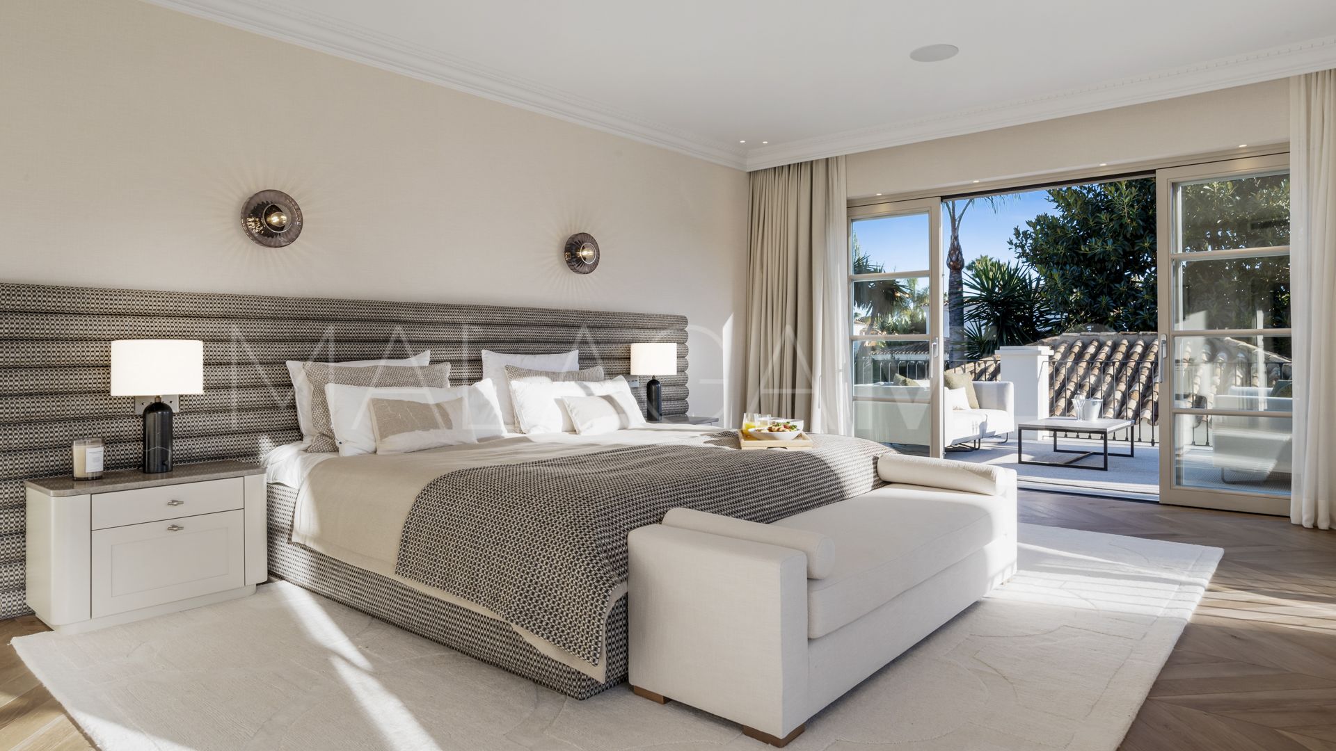 Villa for sale in Nueva Andalucia