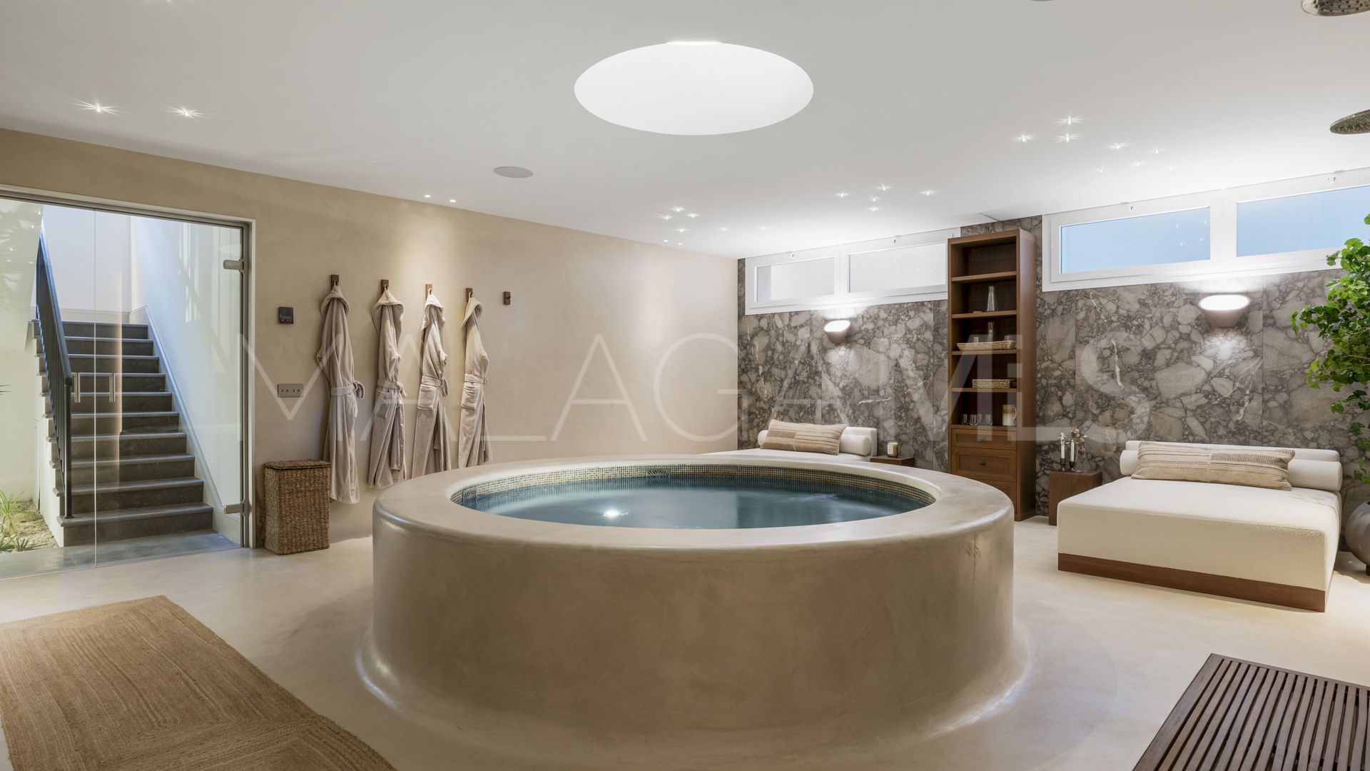 Villa for sale in Nueva Andalucia