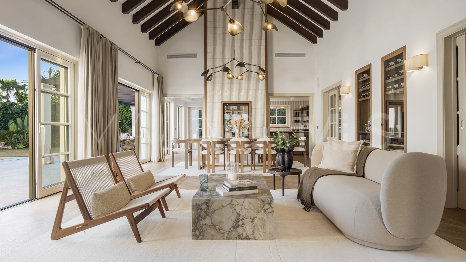 Villa for sale in Nueva Andalucia