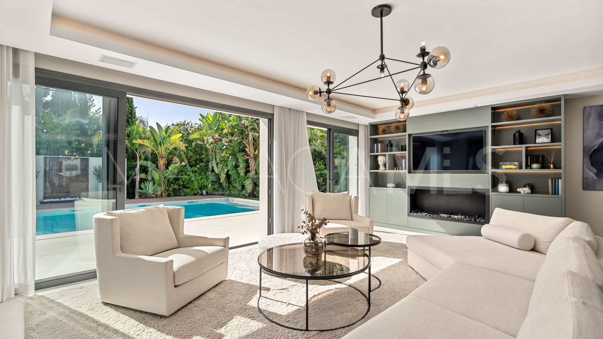 Villa for sale in Las Brisas