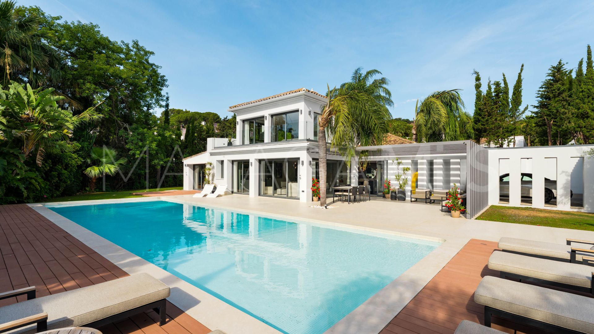 Villa for sale in Las Brisas