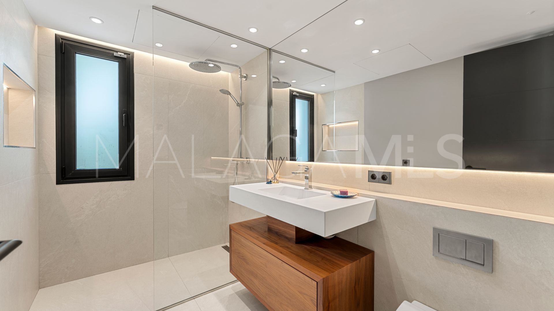 Villa for sale in Las Brisas