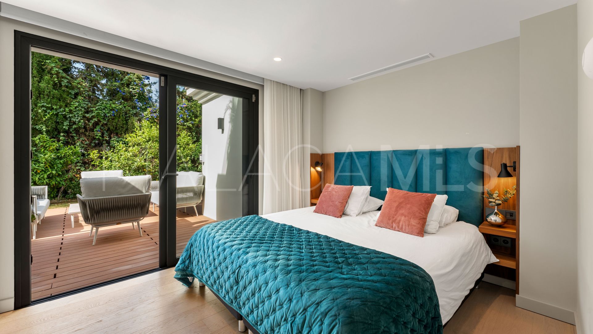 Villa for sale in Las Brisas