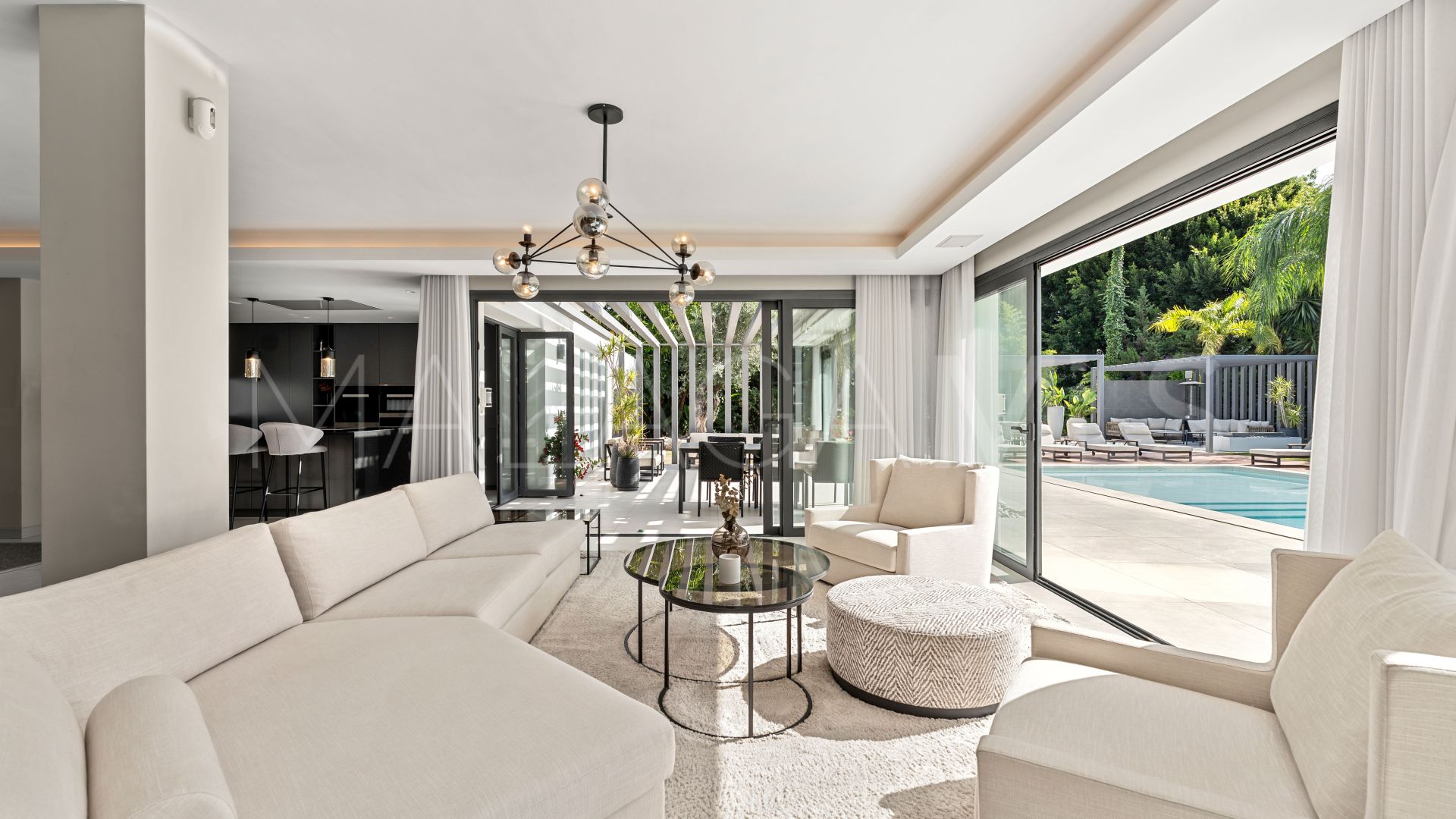 Villa for sale in Las Brisas