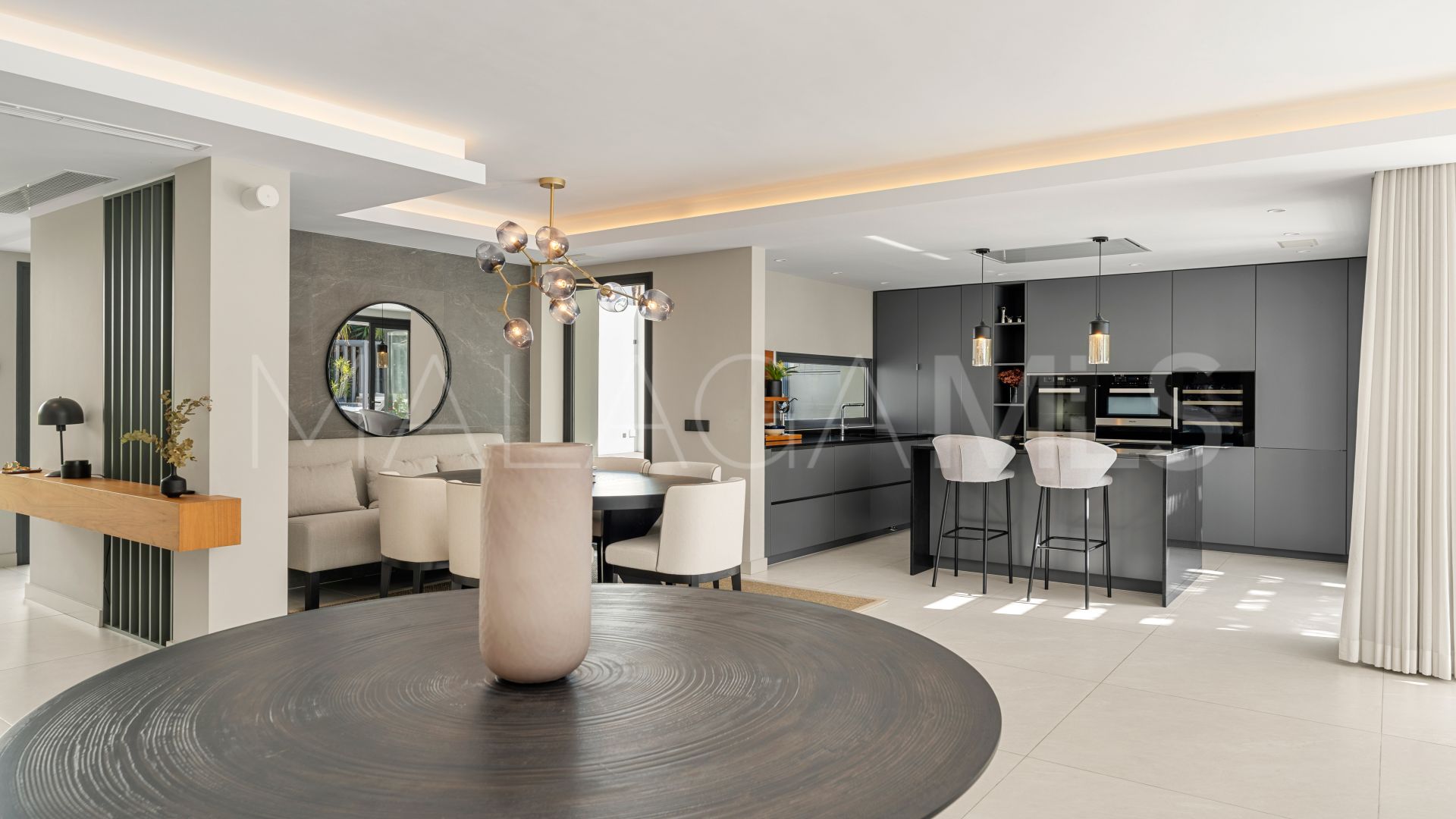 Villa for sale in Las Brisas