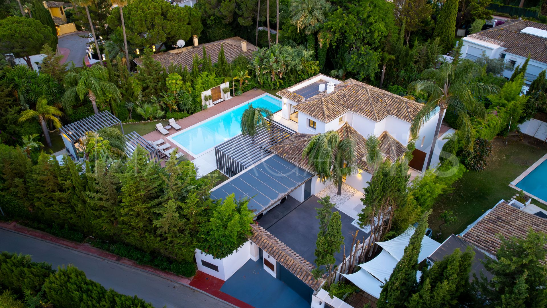 Villa for sale in Las Brisas