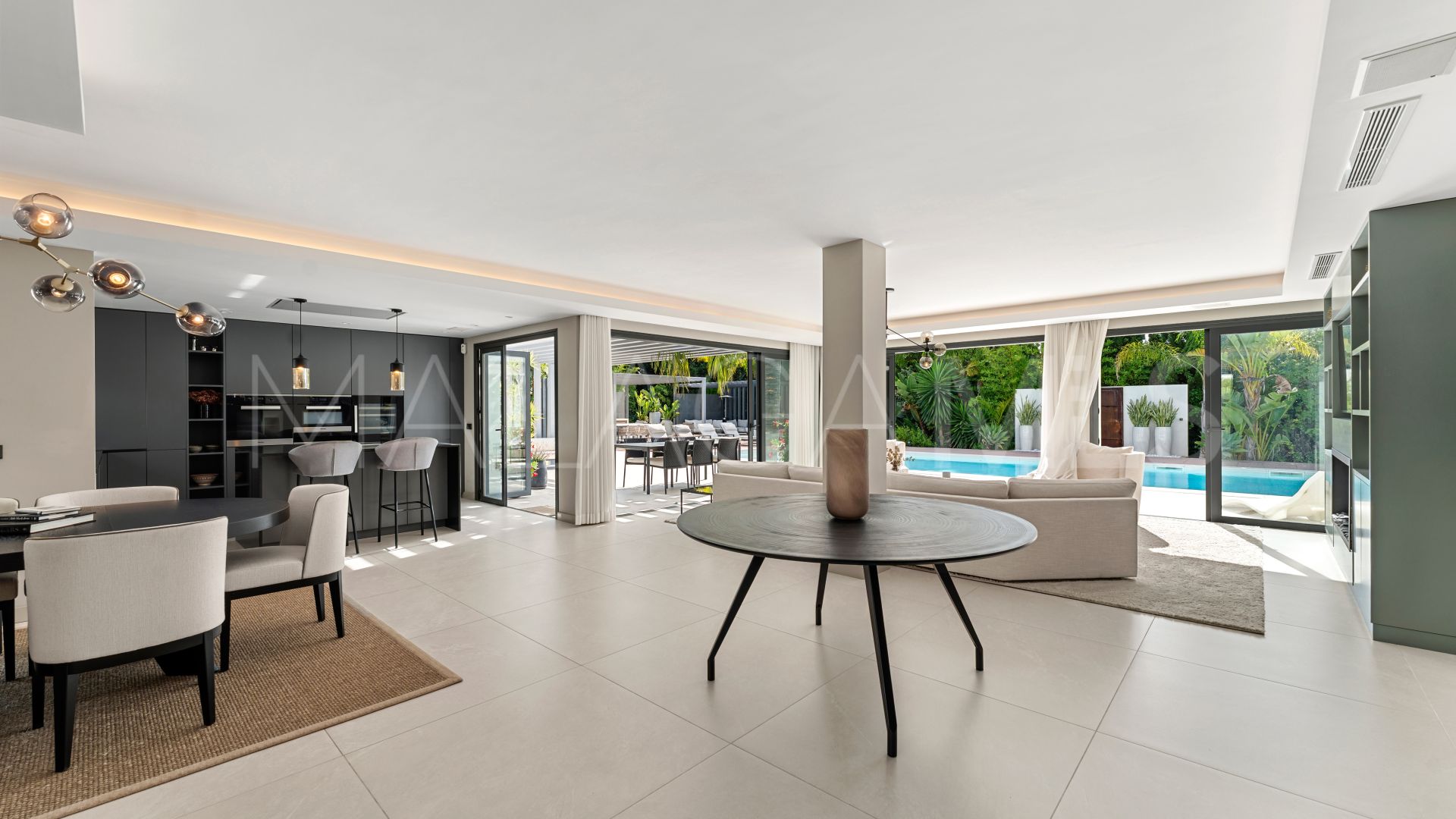 Villa for sale in Las Brisas