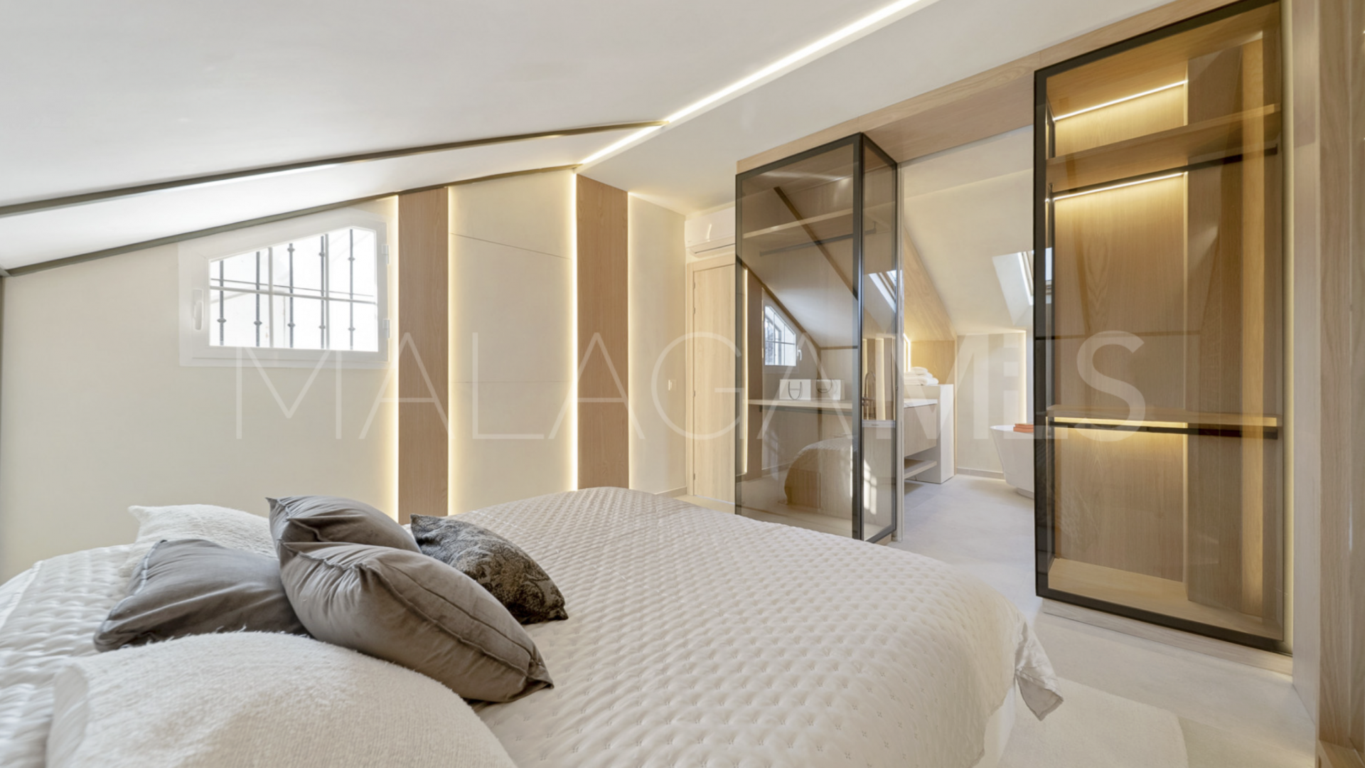 Adosado with 3 bedrooms for sale in Altos de Puente Romano