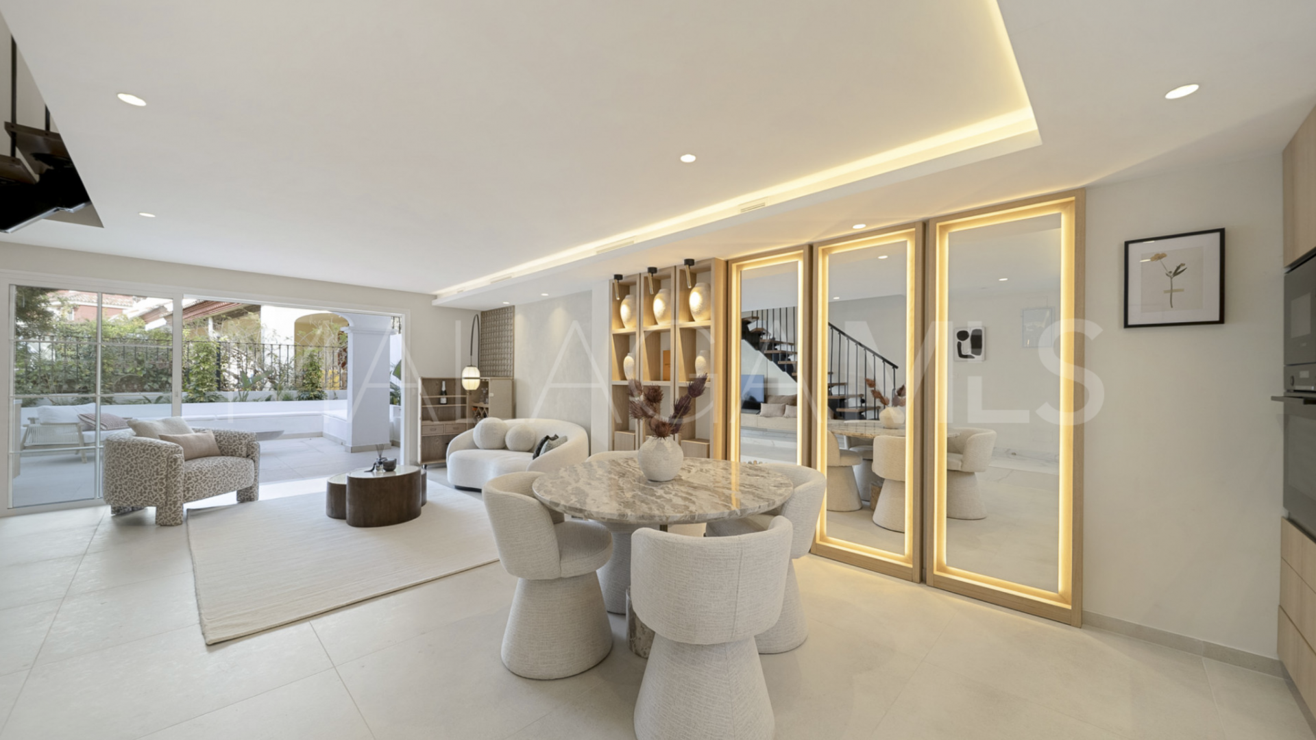 Adosado with 3 bedrooms for sale in Altos de Puente Romano