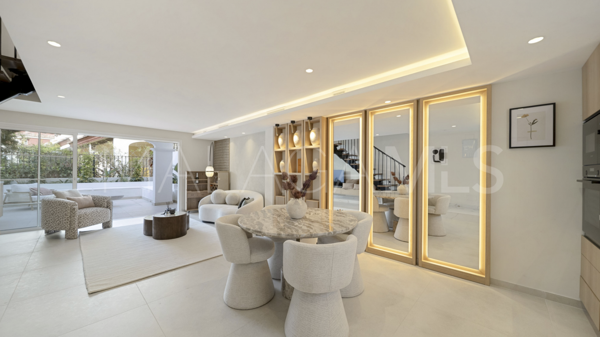 Adosado with 3 bedrooms for sale in Altos de Puente Romano