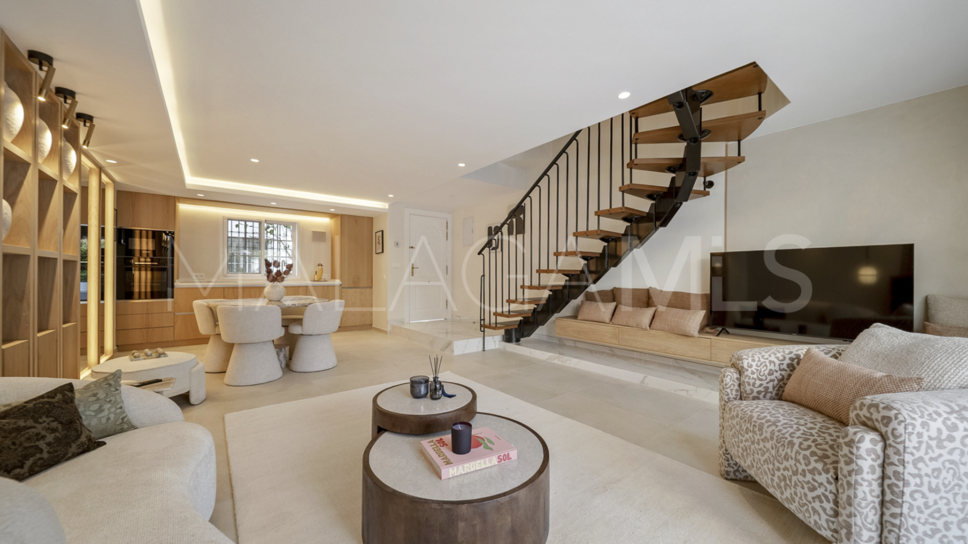 Adosado with 3 bedrooms for sale in Altos de Puente Romano