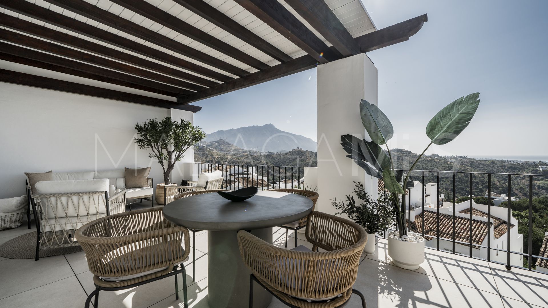 Takvåning for sale in Altos de La Quinta