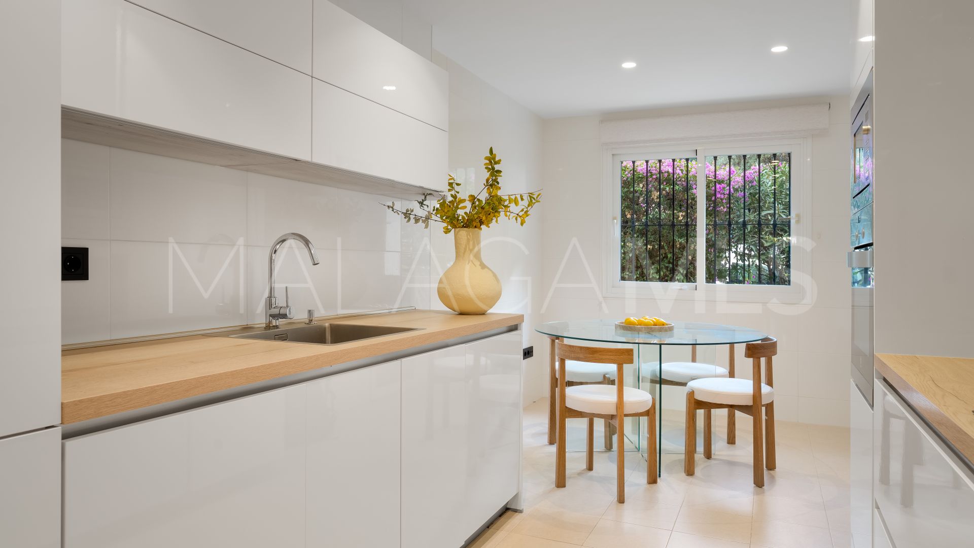 3 bedrooms apartment in Sierra Blanca for sale