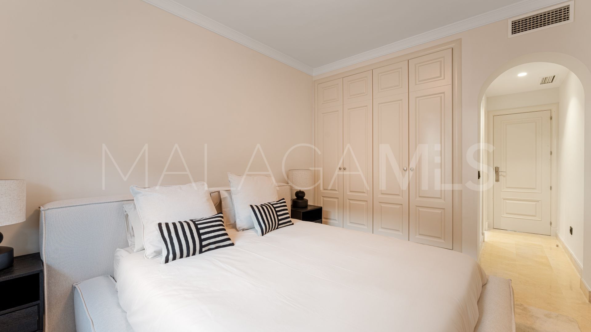 3 bedrooms apartment in Sierra Blanca for sale