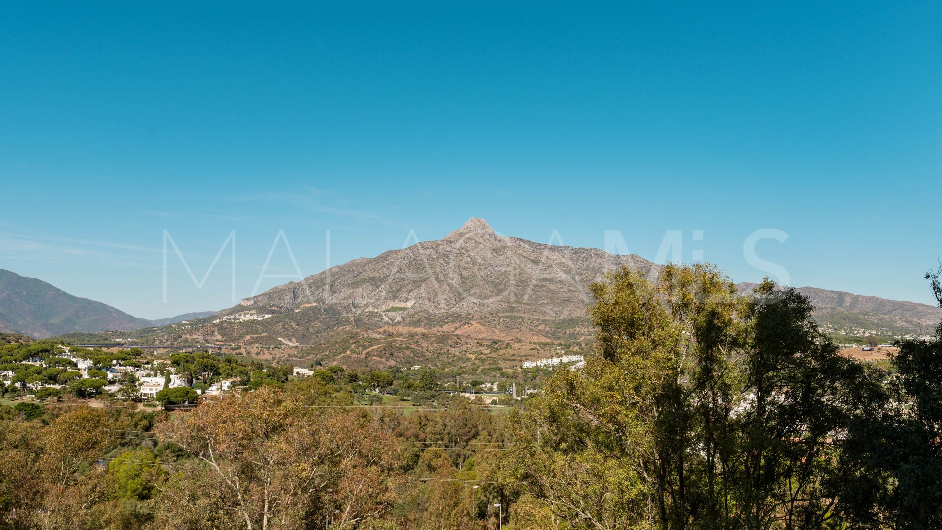 Apartamento for sale in Nueva Andalucia with 2 bedrooms