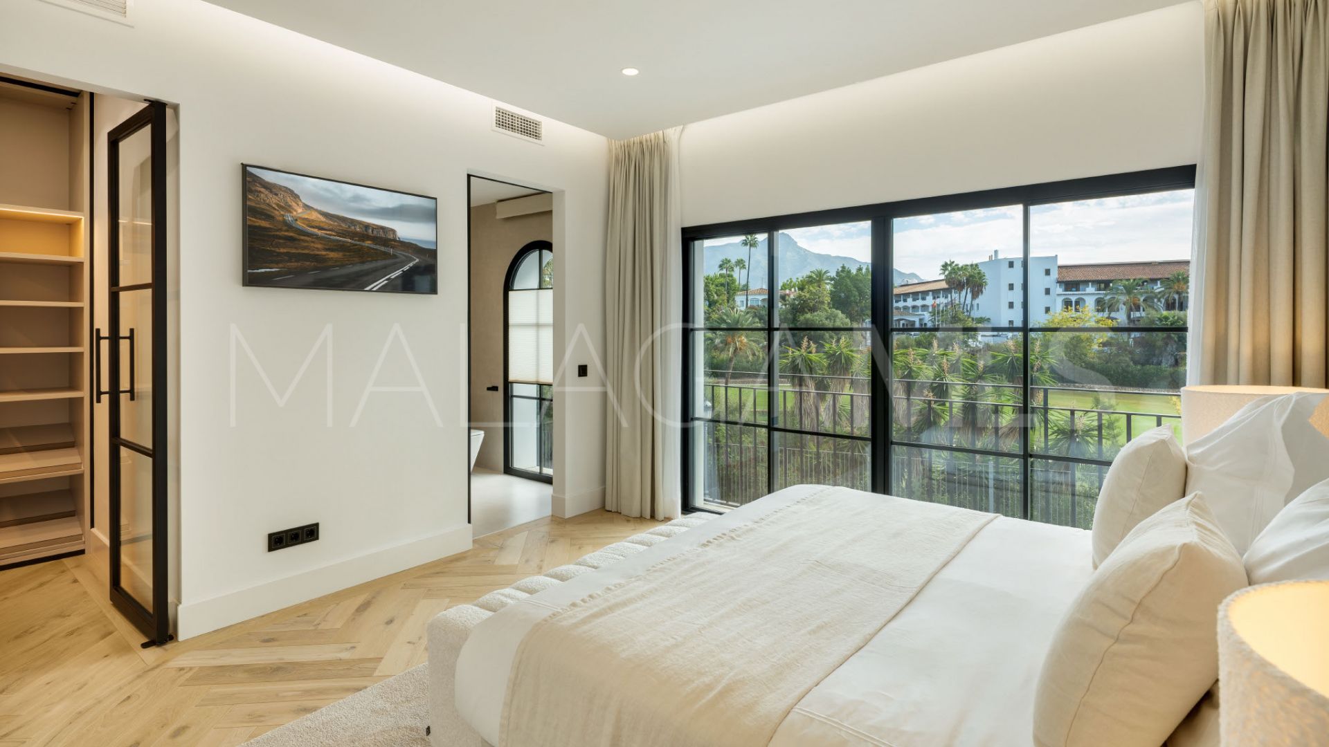 Villa for sale in El Herrojo