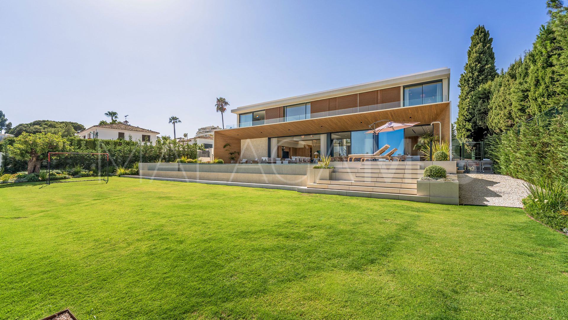 Villa for sale in Guadalmina Alta