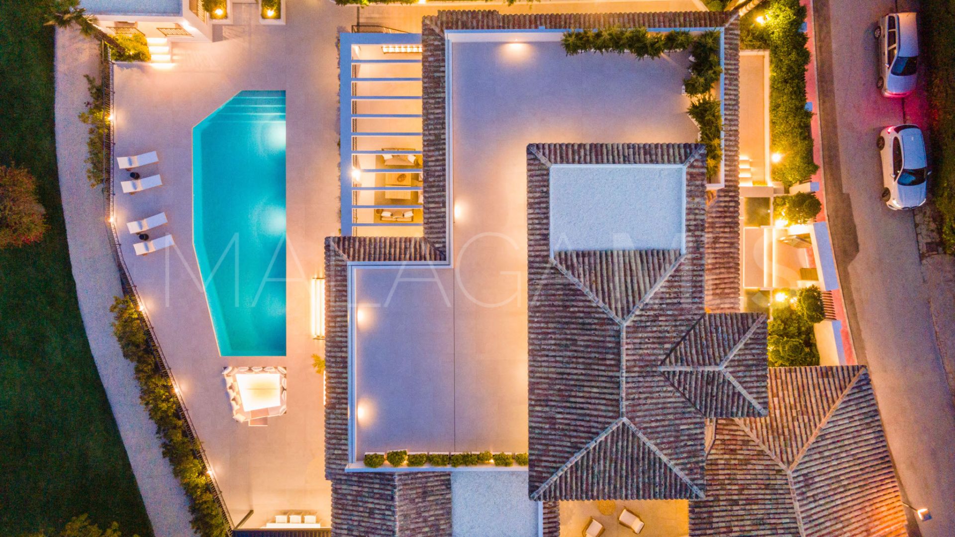 Villa for sale in Nueva Andalucia