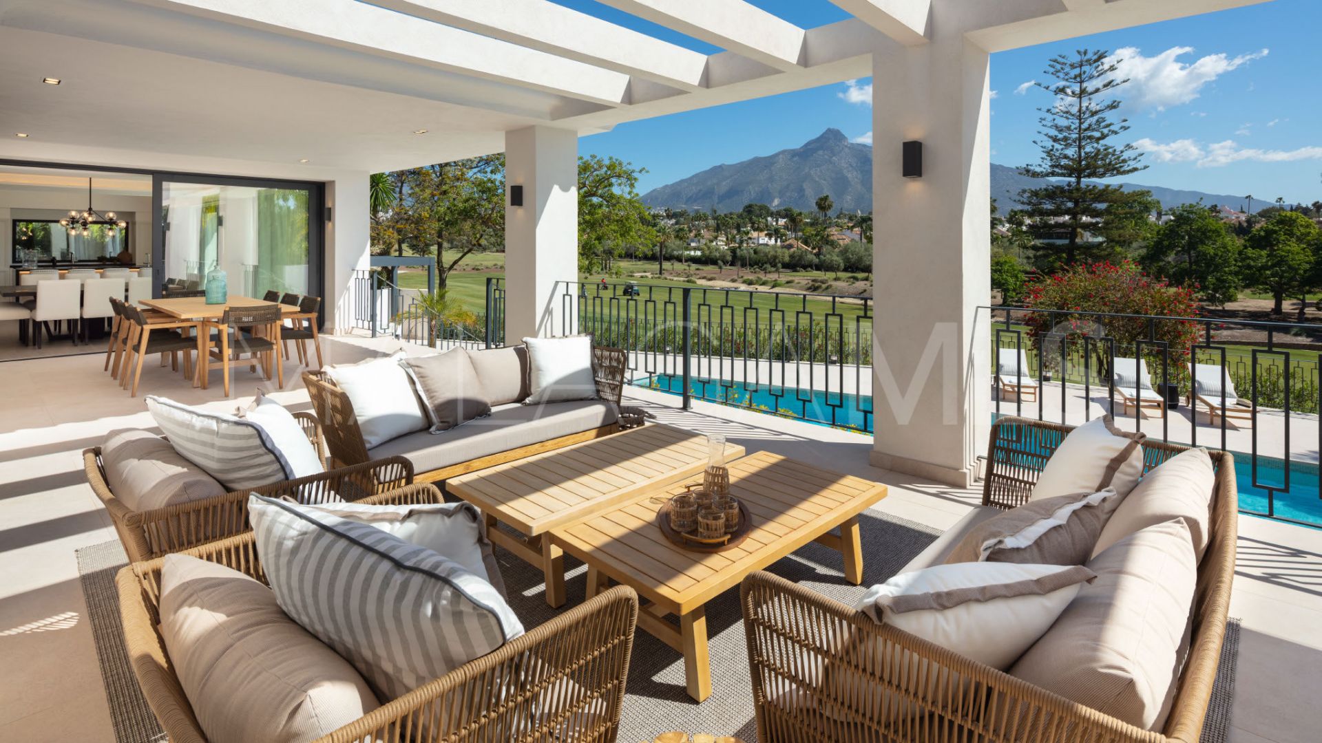 Villa for sale in Nueva Andalucia