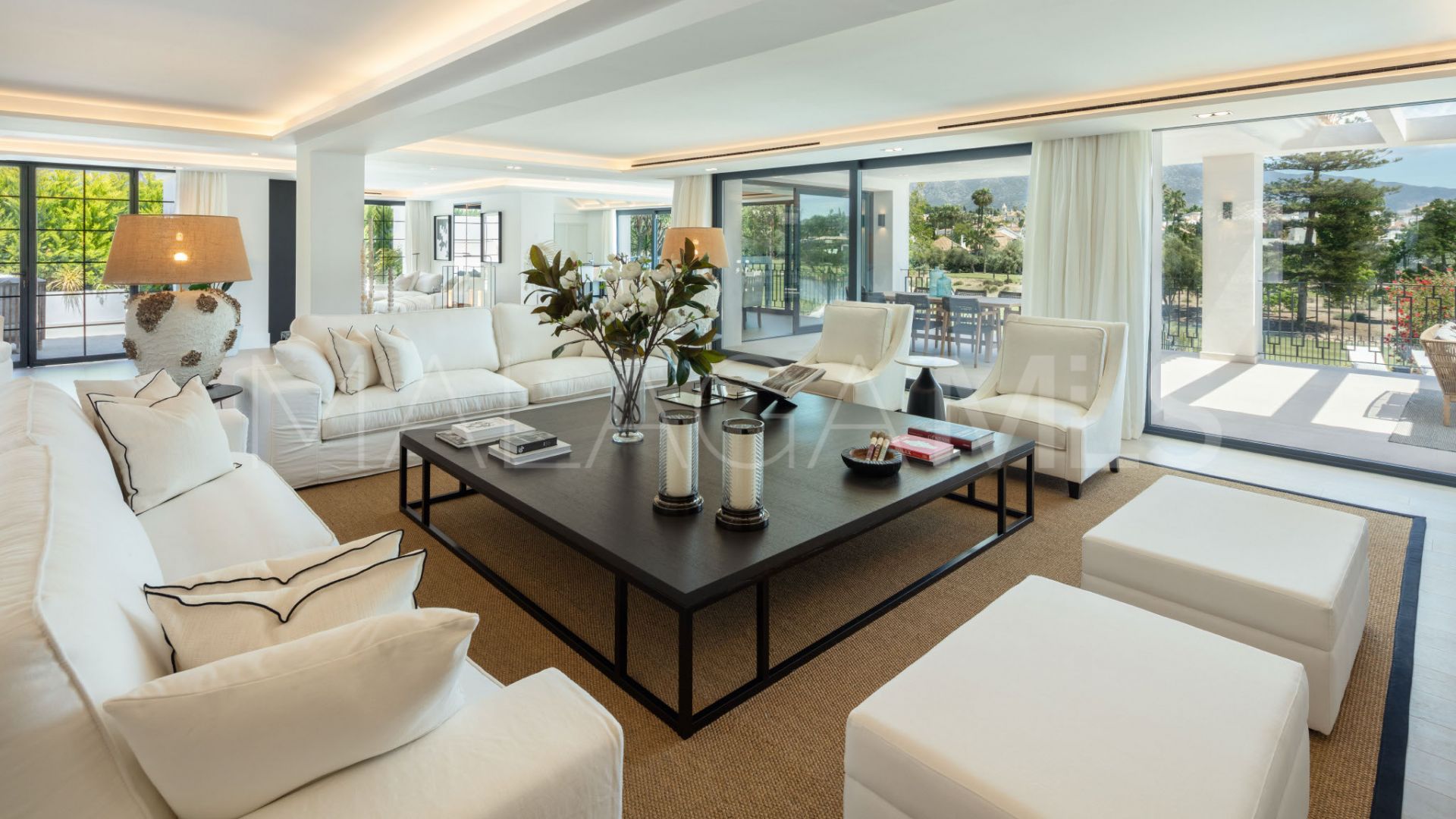 Villa for sale in Nueva Andalucia