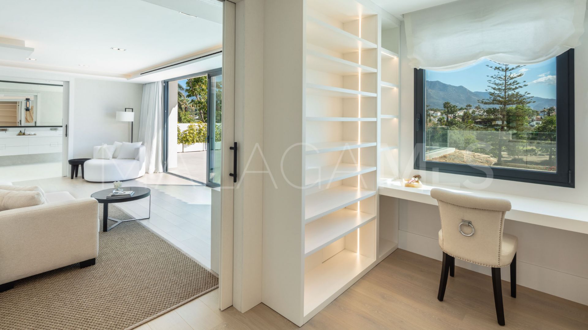 Villa for sale in Nueva Andalucia