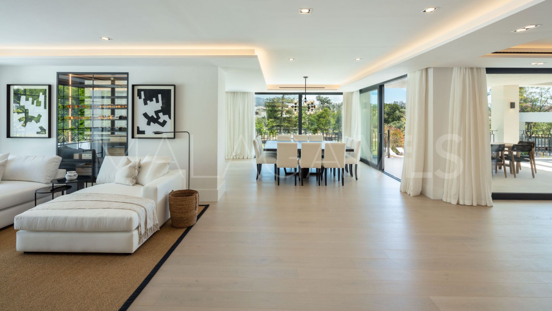 Villa for sale in Nueva Andalucia