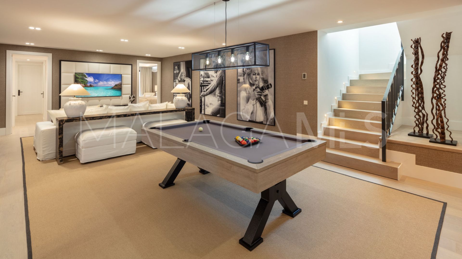 Villa for sale in Nueva Andalucia