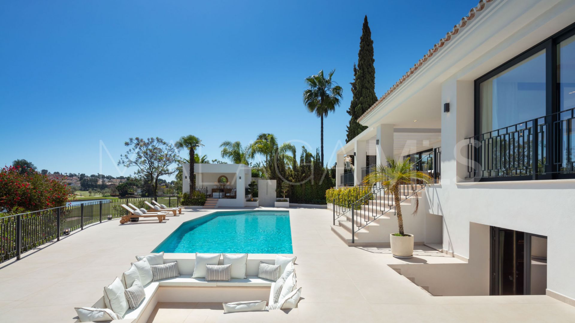 Villa for sale in Nueva Andalucia