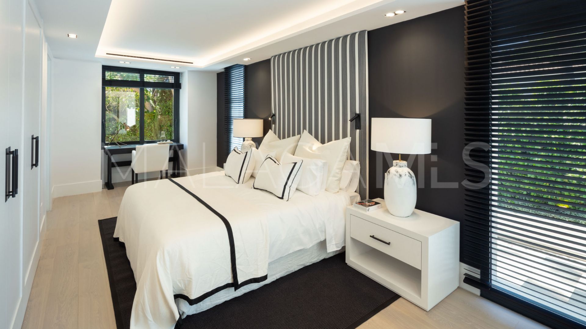 Villa for sale in Nueva Andalucia