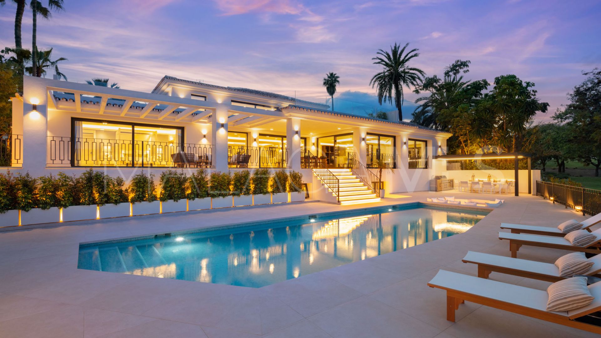 Villa for sale in Nueva Andalucia