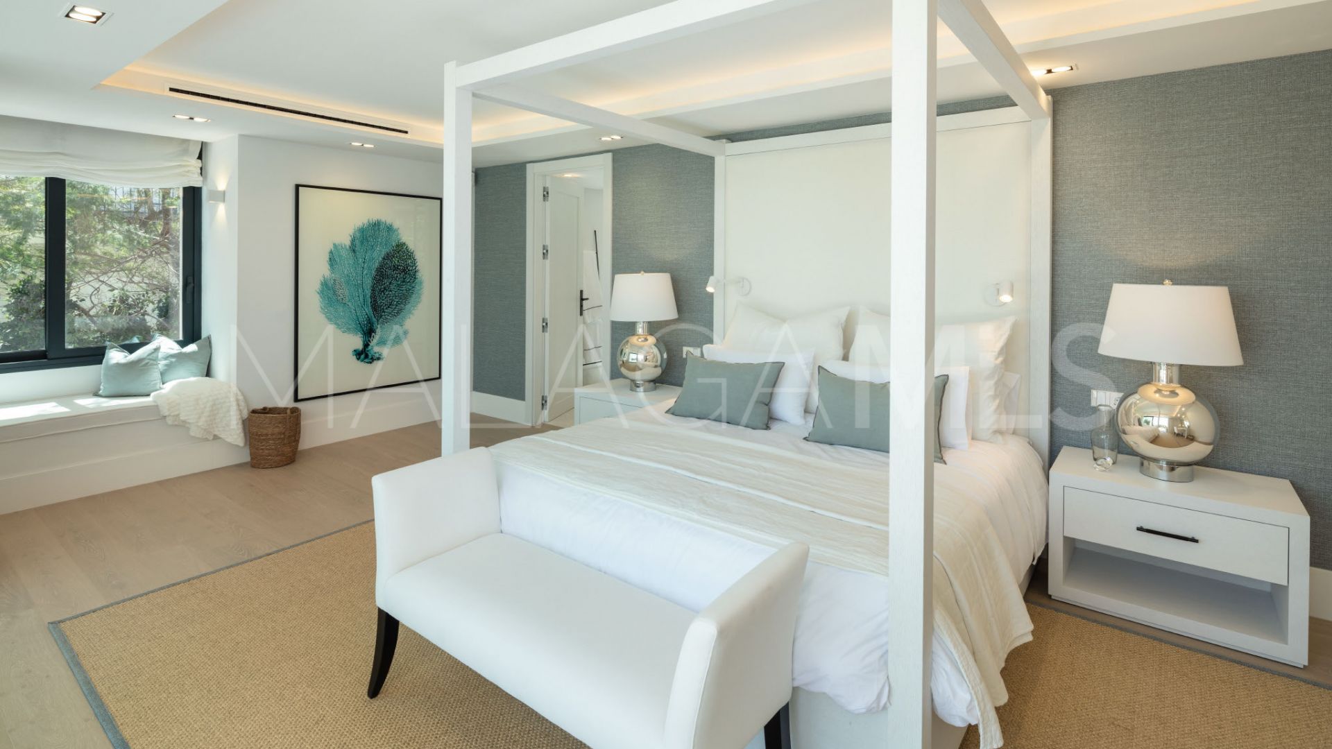 Villa for sale in Nueva Andalucia