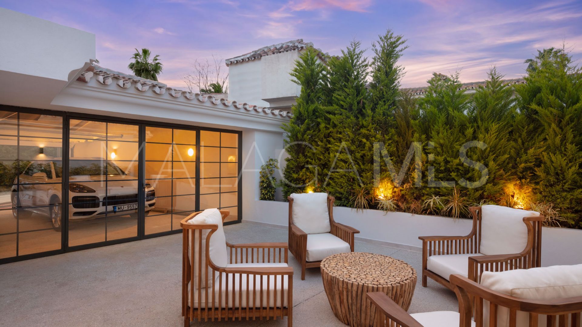 Villa for sale in Nueva Andalucia