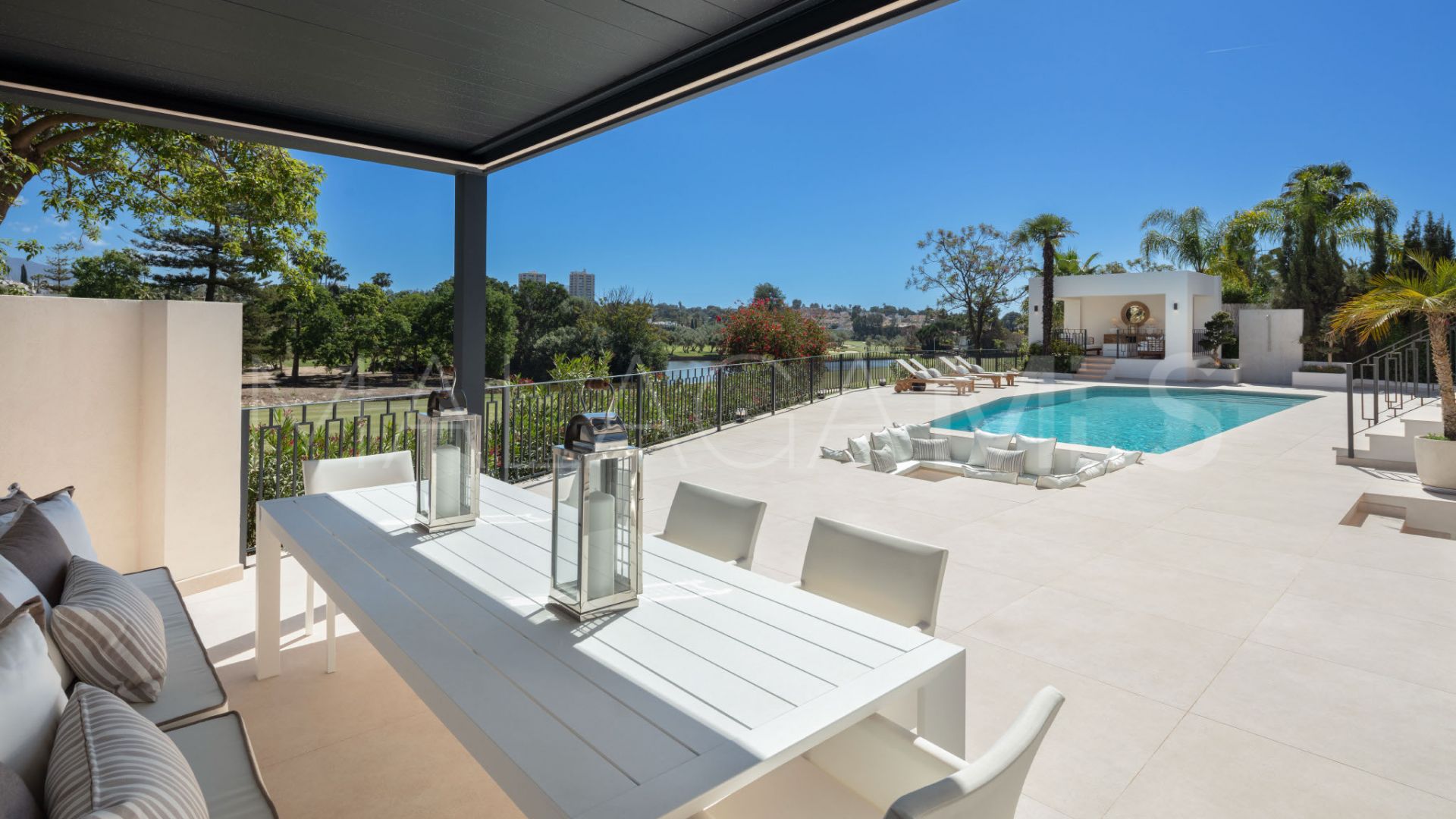 Villa for sale in Nueva Andalucia