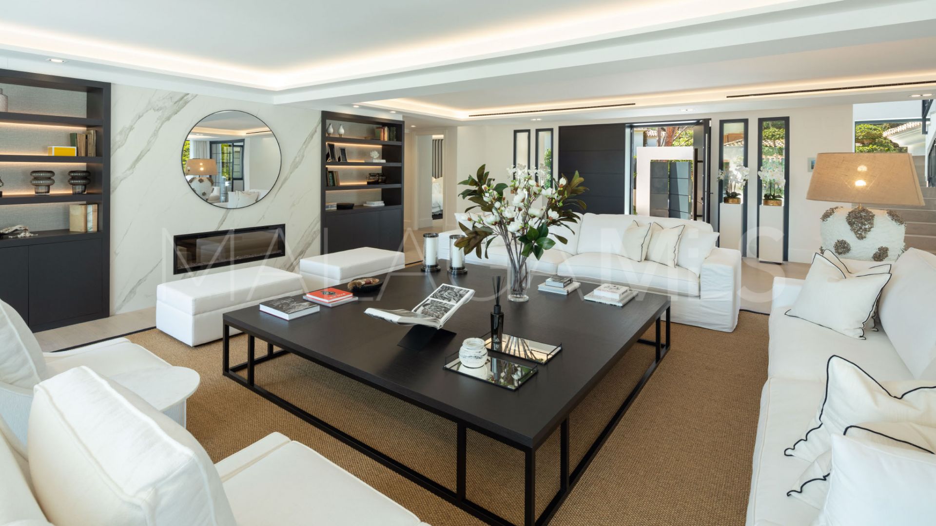 Villa for sale in Nueva Andalucia