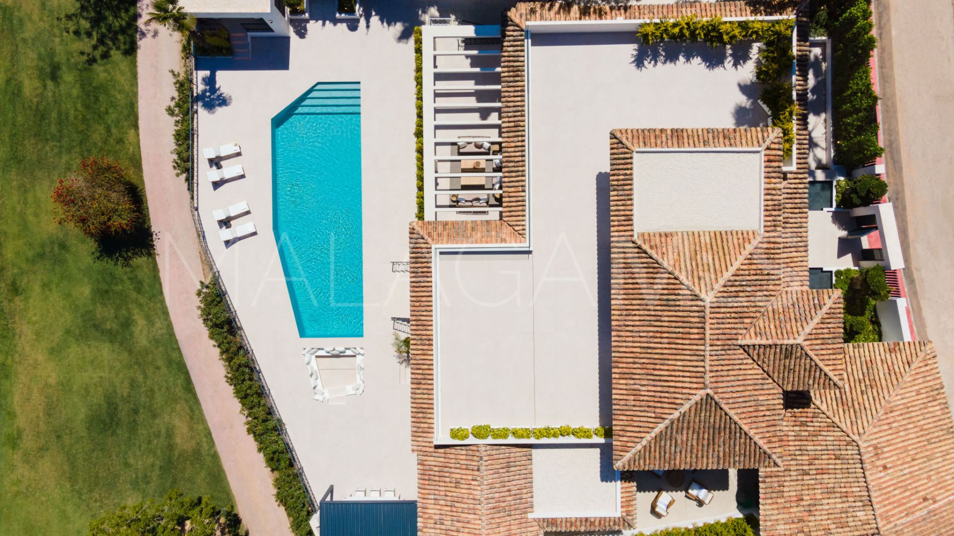 Villa for sale in Nueva Andalucia